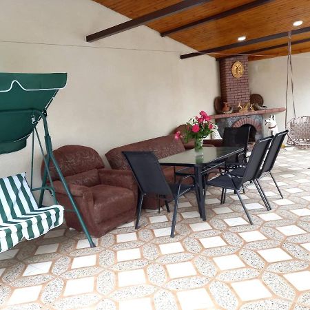 Guest House Ivo Borjomi ภายนอก รูปภาพ