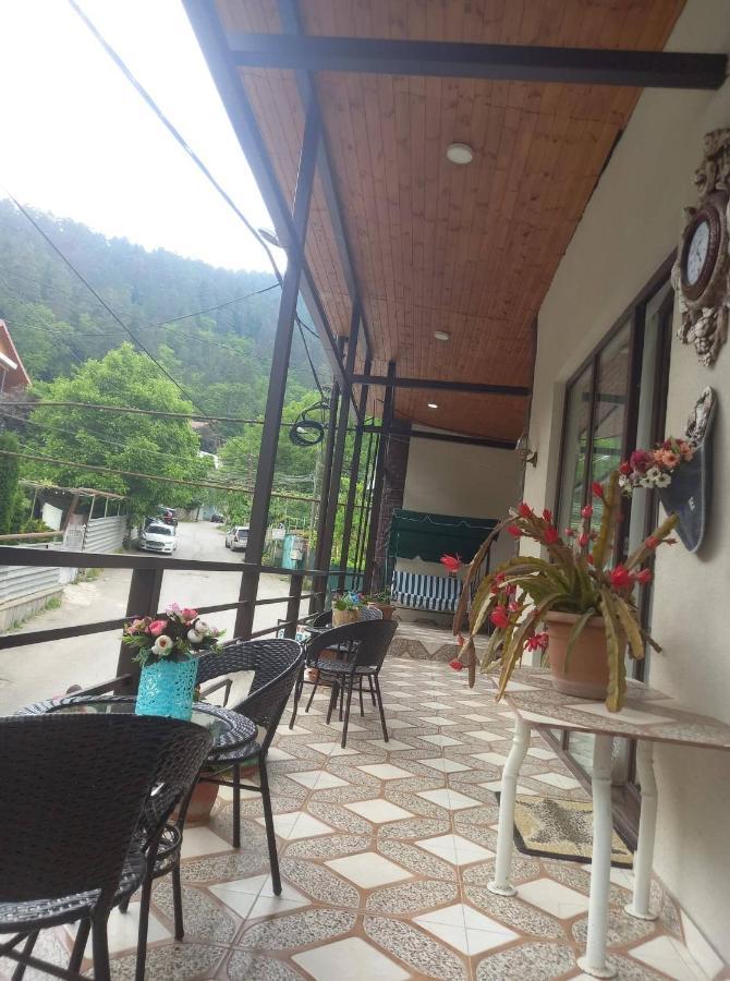 Guest House Ivo Borjomi ภายนอก รูปภาพ