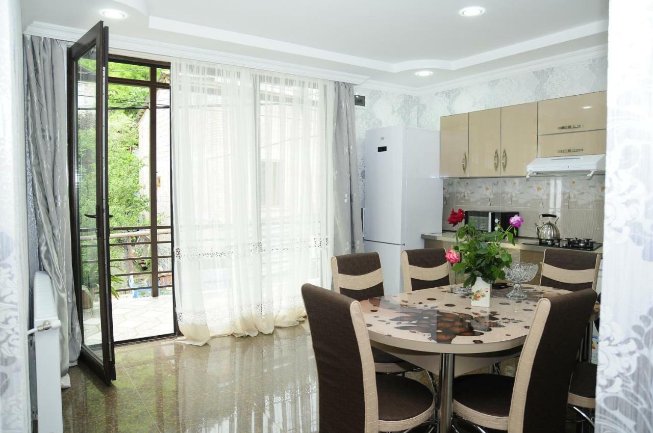 Guest House Ivo Borjomi ภายนอก รูปภาพ
