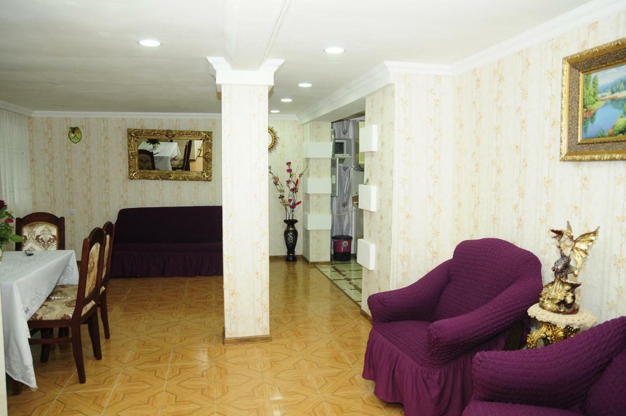 Guest House Ivo Borjomi ภายนอก รูปภาพ